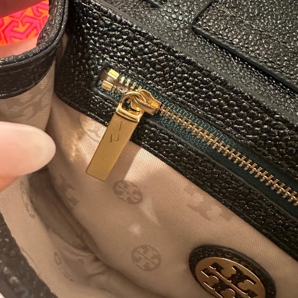 TORY BURCH Shimmery Green Crossbody Clutch Bag - Picture 10 of 11